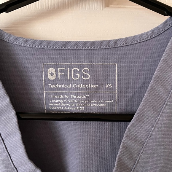 FIGS technical collection scrubs - Picture 3 of 7